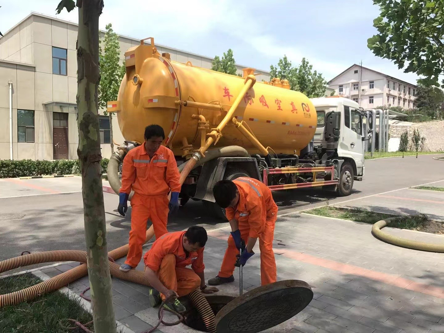 霍山化粪池清理与5-8吨吸粪车施工效率分析